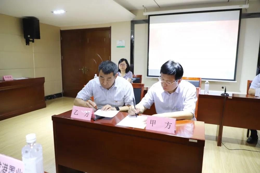 黨建聯(lián)盟聚合力 同心互聯(lián)促發(fā)展 ——濟北開發(fā)區(qū)服務類黨建聯(lián)盟企業(yè)見面會在長田實業(yè)舉行 黨建聯(lián)盟聚合力 同心互聯(lián)促發(fā)展 ——濟北開發(fā)區(qū)服務類黨建聯(lián)盟企業(yè)見面會在長田實業(yè)舉行