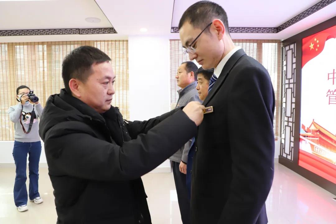 黨建引領(lǐng)促發(fā)展 紅色物業(yè)譜新篇—長田物業(yè)黨支部暨新元社區(qū)首家“紅色物業(yè)”黨支部成立了 黨建引領(lǐng)促發(fā)展 紅色物業(yè)譜新篇—長田物業(yè)黨支部暨新元社區(qū)首家“紅色物業(yè)”黨支部成立了